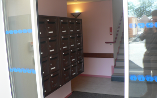 Image Entrée immeuble avec bloc boites à lettres - Ti'Hameau La Souterraine 2014